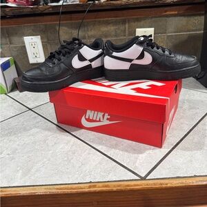 Nike Black and White Athletic Shoes Sleek Design
